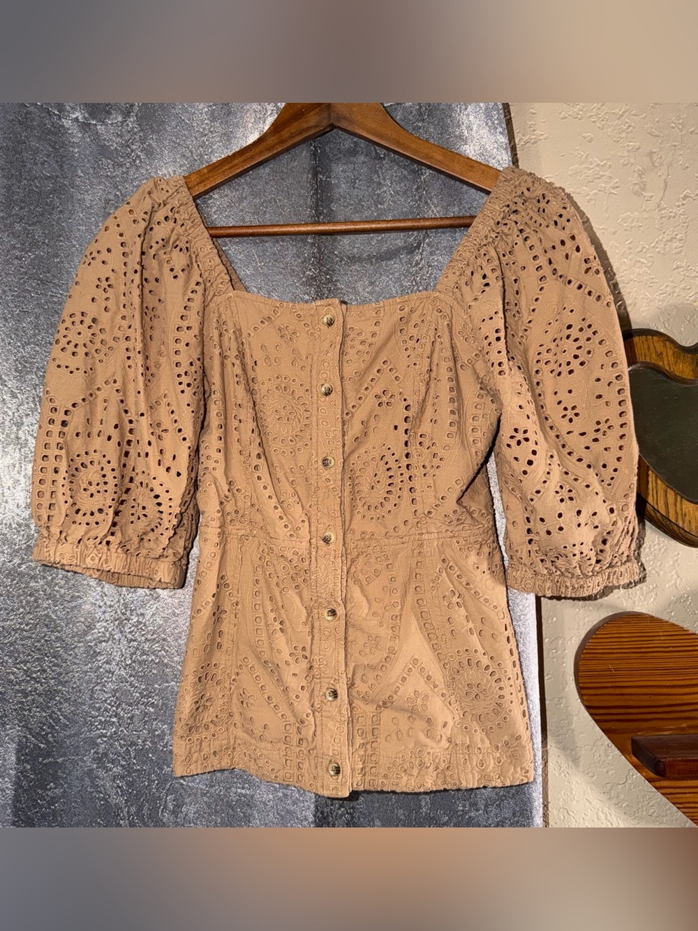 Boston Proper Size 8 Brown Eyelet Puff Sleeve Button Front Blouse